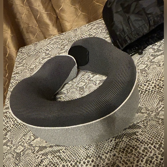 Memory Foam Neck Pillow, Travel Pillow In Soft Carry Case , New - Picture 1 of 4